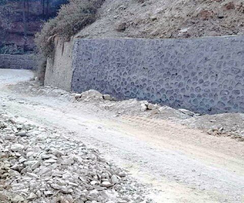 रामेछापको मन्थली–चिसापानी–पुरानागाउँ सडक अलपत्र बनेपछि स्थानीय आन्दोलित