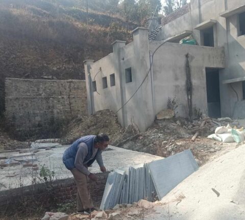 १५ महिनामा बन्नुपर्ने स्वास्थ्य चौकी भवन तीन वर्ष पुग्न लाग्दा पनि बनेन