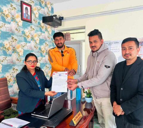 यातायात मन्त्री ज्वालालाई अविलम्ब बर्खास्त गर्न माग गर्दै अनेरास्ववियु रामेछापले बुझायो ज्ञापन पत्र