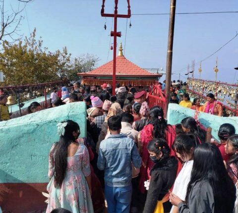 महाशिवरात्रिमा रामेछापको थानापति महादेव मन्दिरमा भक्तजनको घुइँचो