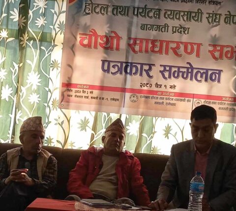 सात वटै प्रदेशका होटल तथा पर्यटन व्यवसायी रामेछापको मन्थलीमा भेला हुँदै