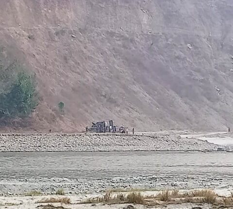 रामेछापको मन्थलीमा टिपर दुर्घटना ,चालकको मृत्यु, सहचालक गम्भीर