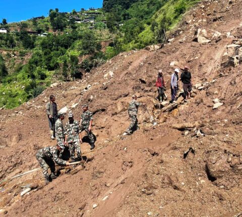 दोरम्बा  पहिरो अपडेटः बेपत्ता ४ मध्ये एक जनाको शव भेटियो