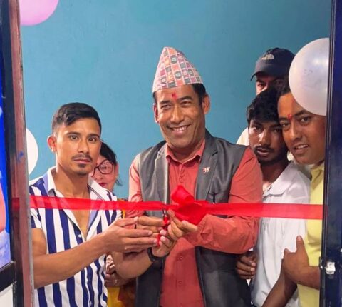 मन्थलीको देवकोटा चोकमा खुल्यो रामेछापकै पहिलो युनिसेक्स पार्लर