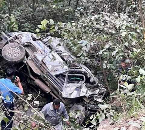 रामेछापमा फोर्स गाडी दुर्घटना अपडेट: मृतक ४ जनाको पहिचान खुल्यो