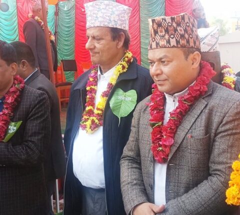 एमाले नेता रत्न गौतमद्धारा मन्थली माविका १२ सय विद्यार्थीलाई न्यानो कपडा सहयोग