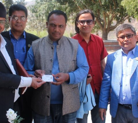 पत्रकारलाई परिचयपत्र वितरण शिविर, २६ जनाले लिए परिचयपत्र