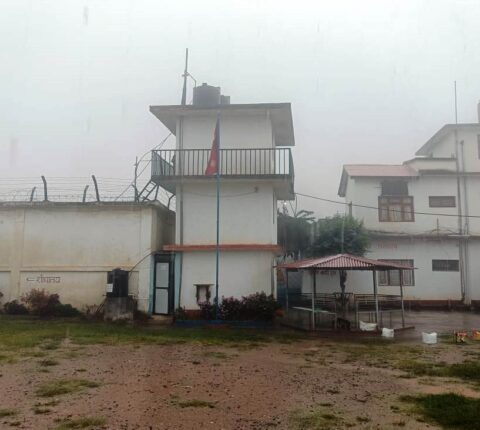 रामेछाप कारागारमा सेनाले गोली चलाउदा २ कैदीबन्दीको मृत्यु, १२ घाइते