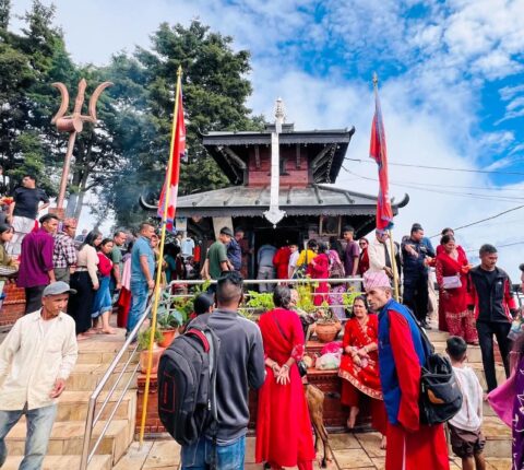 ऐतिहासिक खाँडादेवी शक्ति पीठमा फूलपाती विशेष बलि पूजा, हजारौँ भक्तजनको घुइँचो