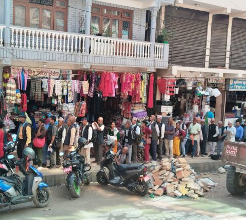 दसैँमय मन्थली : जिल्लाको तीन स्थानमा प्रहरीको यात्रु सहायता कक्ष