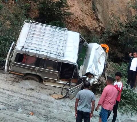 खाँडादेवी गाउँपालिका–४ रजगाउँमा सुमो दुर्घटना हुँदा घाइते भएकामध्ये एक जनाको ज्यान गयो
