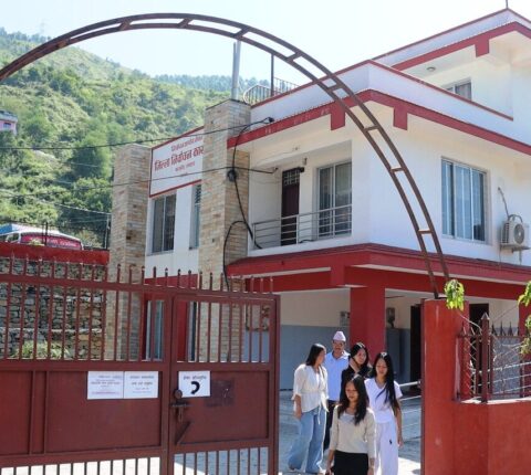 फागुन २१ को निर्वाचन : रामेछापमा सामग्री र जनशक्ति व्यवस्थापनको काम सुरु