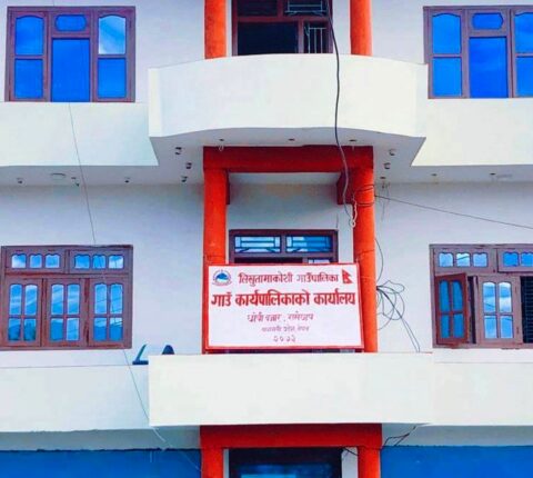 बस दुर्घटनामा ज्यान गुमाएकाको सम्झनामा लिखुतामाकोशी गाउँपालिकामा शोक बिदा