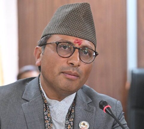 निर्णय गर्न हतार नगर्न सचिवहरूलाई स्वर्णिम वाग्लेको आग्रह