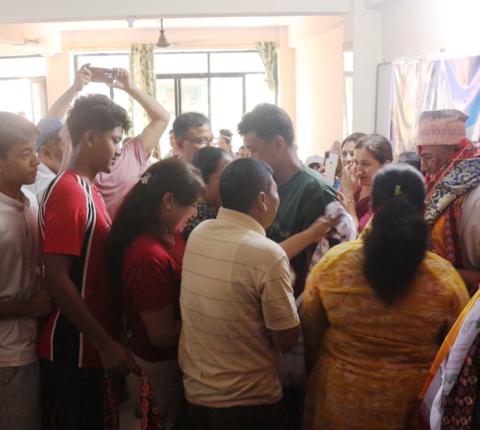 सगरमाथा चढेका धानुकुमारलाई रामेछाप गौरव, बधाई दिन उर्लिए जिल्लावासी